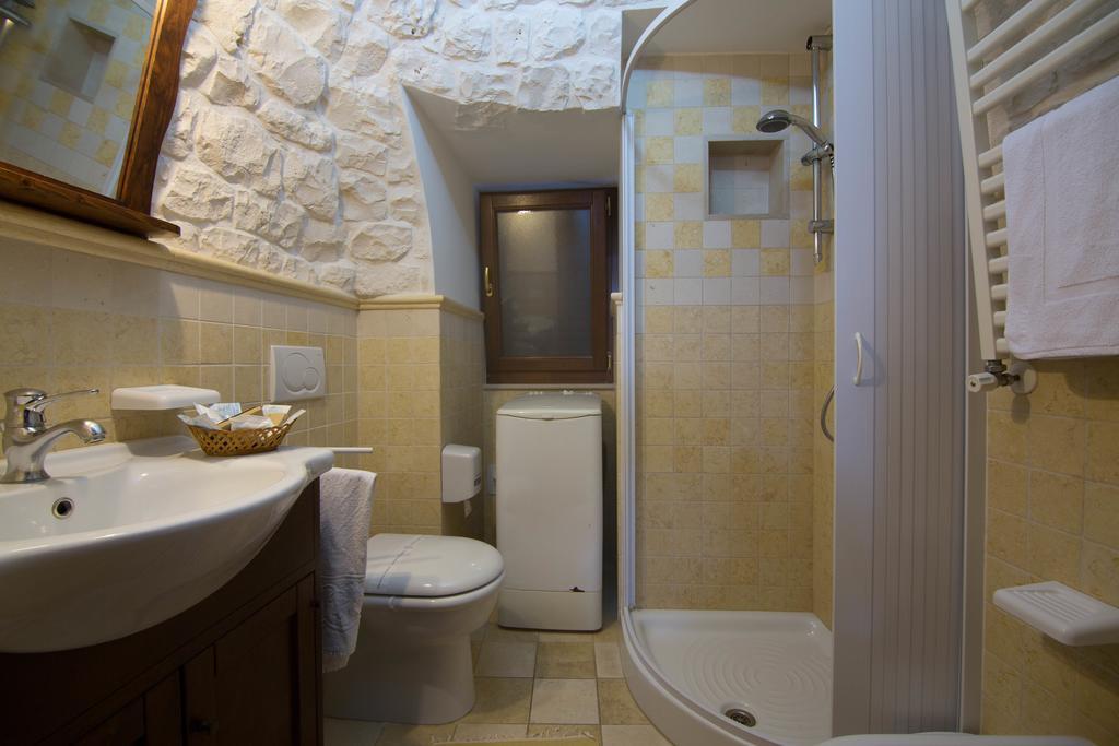 Bed And Breakfast Trulli San Leonardo Alberobello Oda fotoğraf
